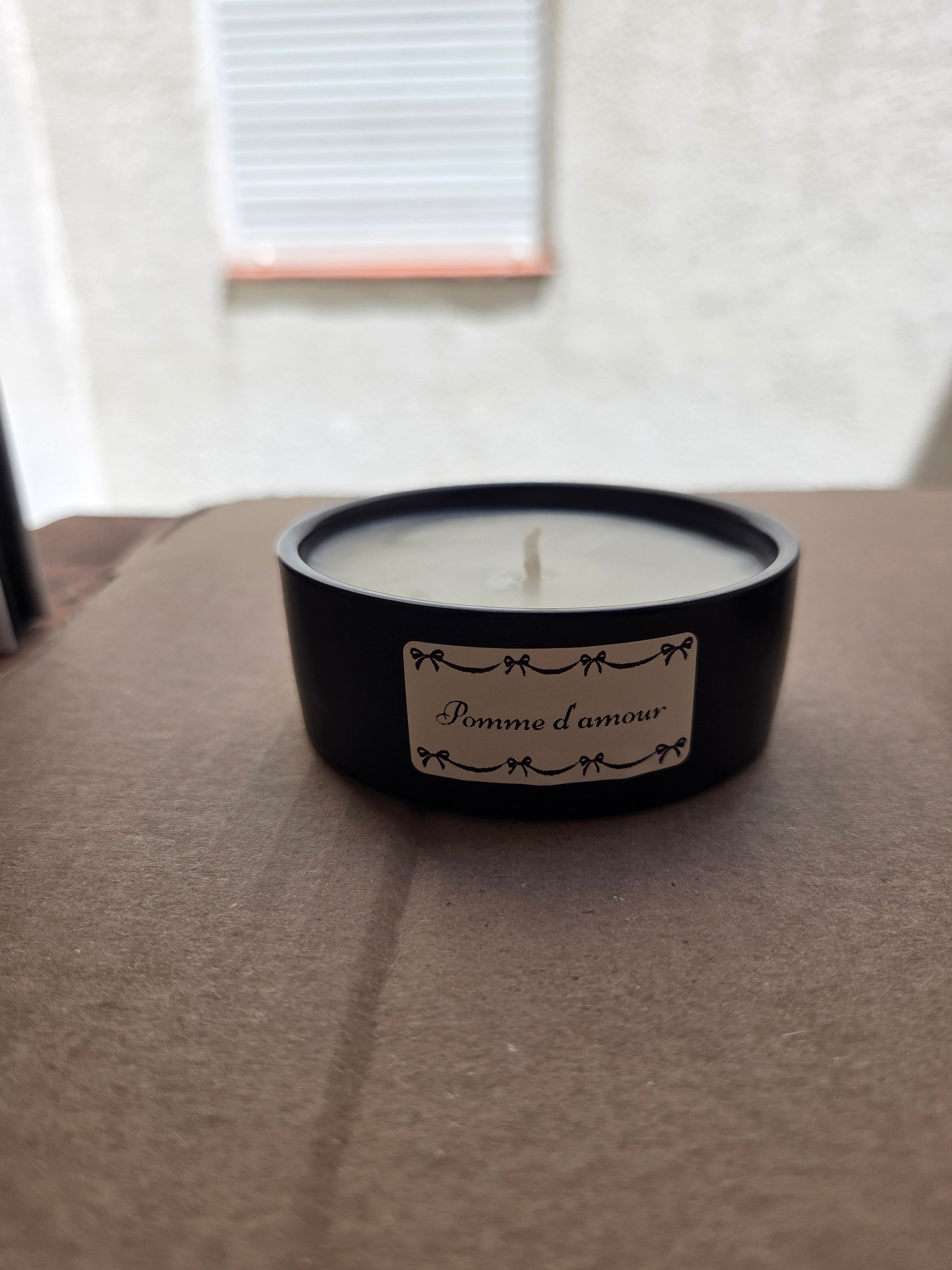 Petit pot noir pomme d’amour