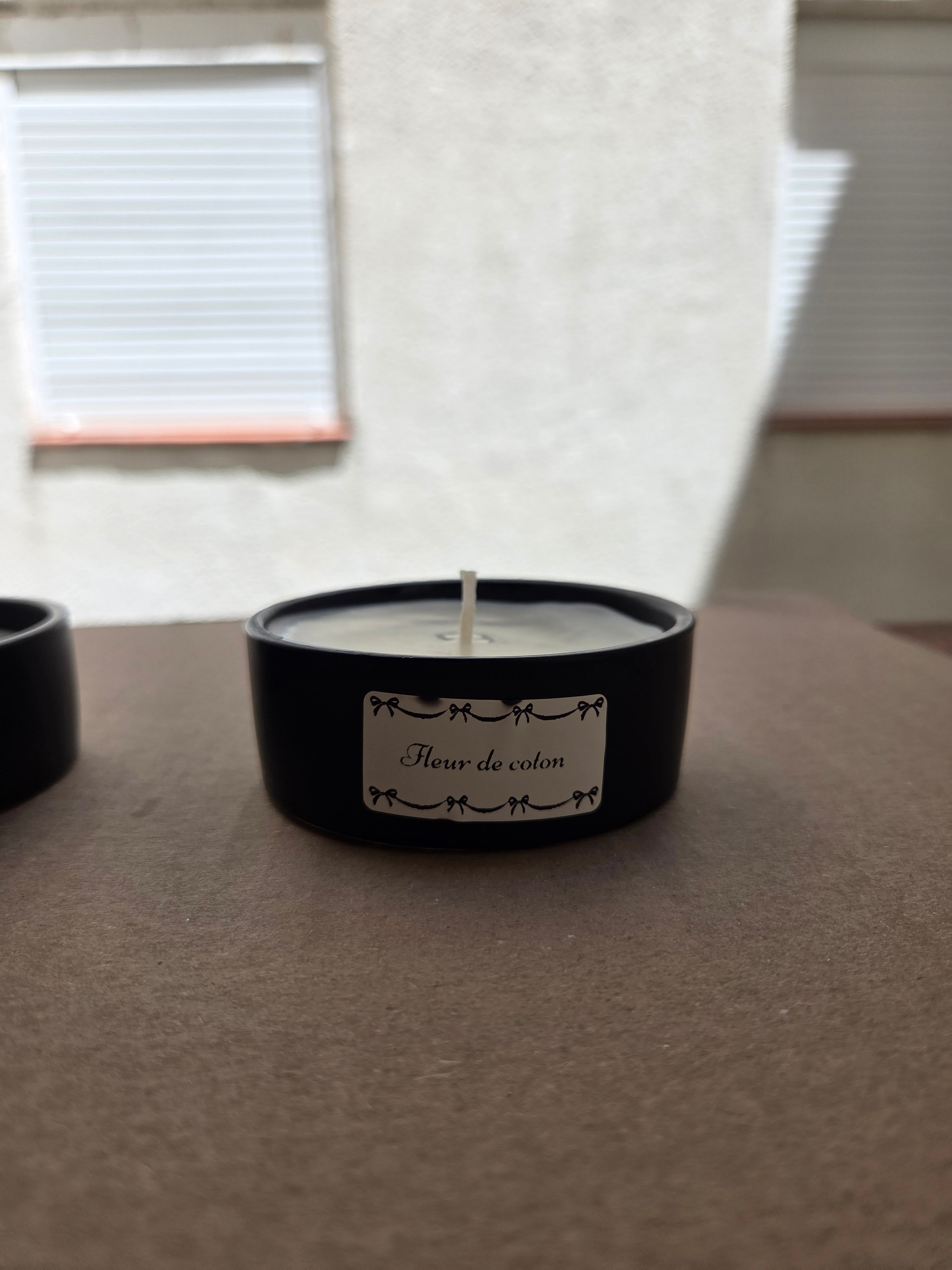 Petit pot noir fleur de coton