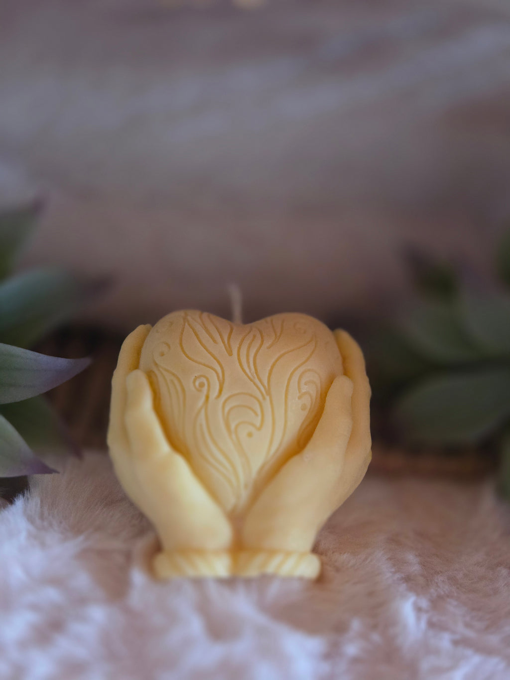 Bougie Moulée "Mains Cœur Sculpté" (150 g) – Senteur Tropical